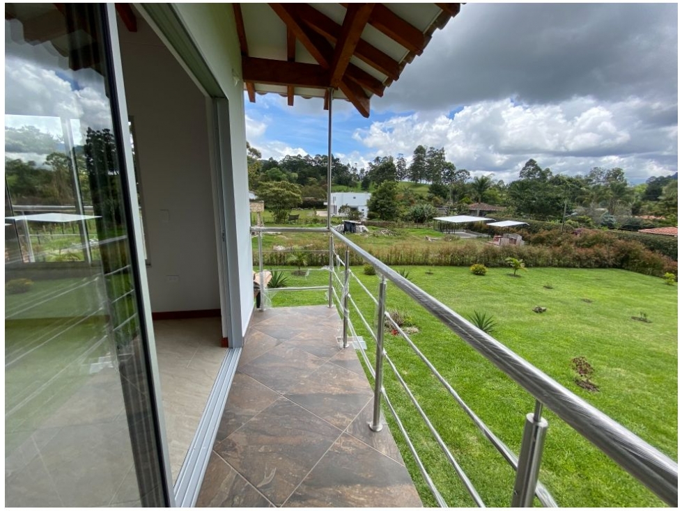 F0289 VENDO! Finca con excelentes zonas verdes en El Carmen
