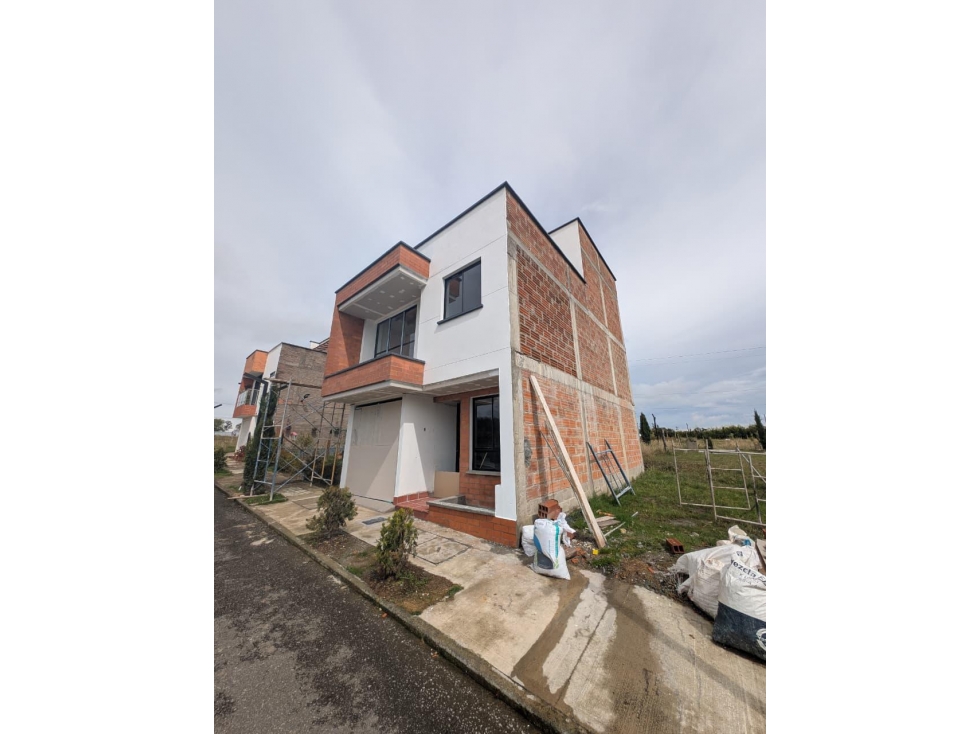 C0386. Vendo! Casa unifamiliar de 3 niveles para estrenar en La Unión