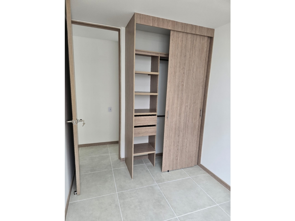 T0790. Alquilo! Apartamento con excelente ubicación en unidad cerrada — foto 5