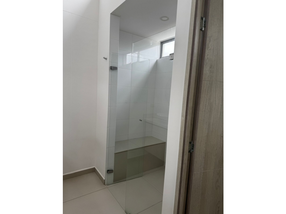 T0796 Alquilo! Casa unifamiliar en Rionegro con acabados de lujo — foto 6