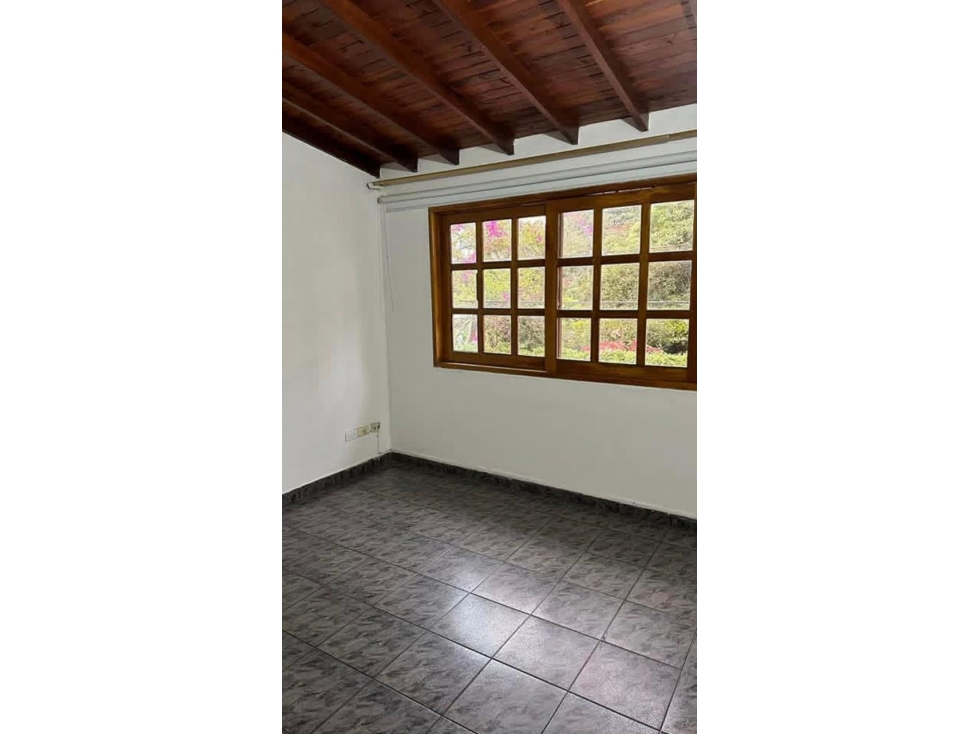 A0604. Apartamento de segundo nivel con mansarda en el Retiro — foto 5