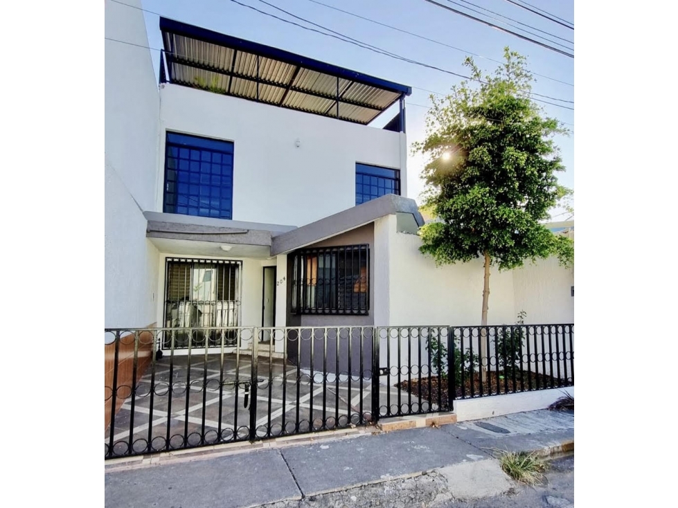 CASA EN VENTA EN LAS FUENTES EN ZAMORA, MICHOACÁN