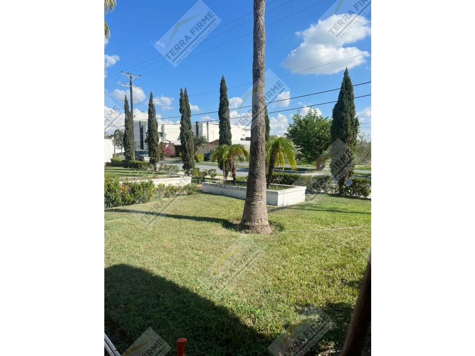 SE VENDE CASA LOS LEONES - 1