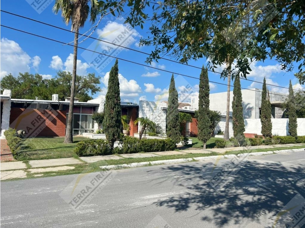 SE VENDE CASA LOS LEONES - 2