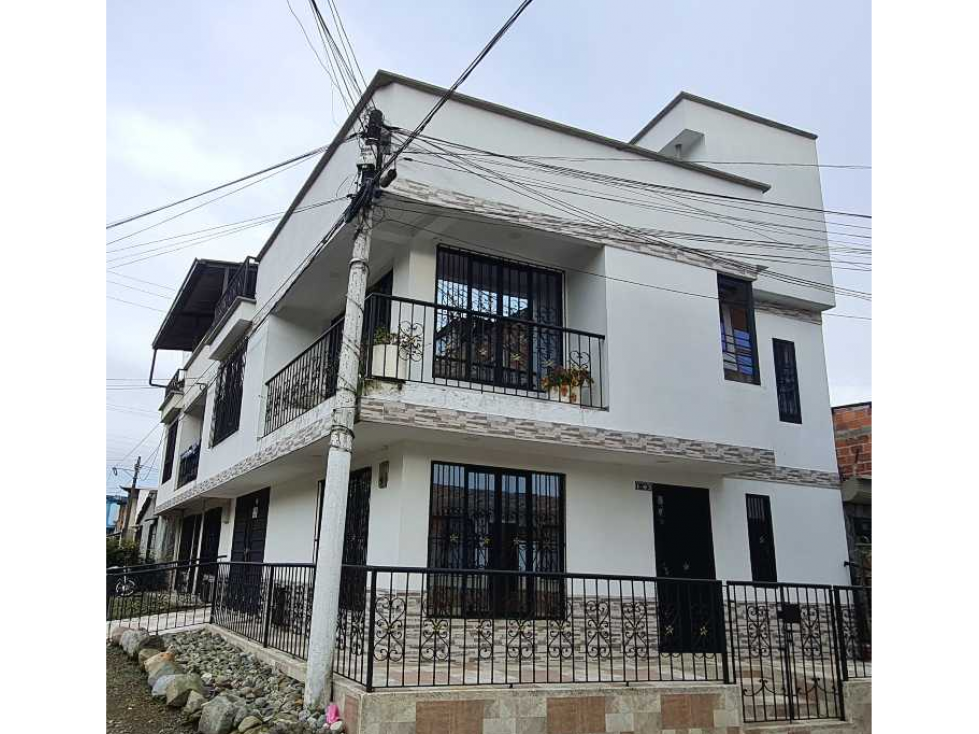 Casa esquinera con 6 rentas en Santa Isabel Dosquebradas