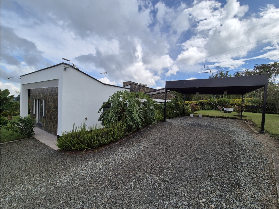 Casa campestre en venta via Circasia Pereira