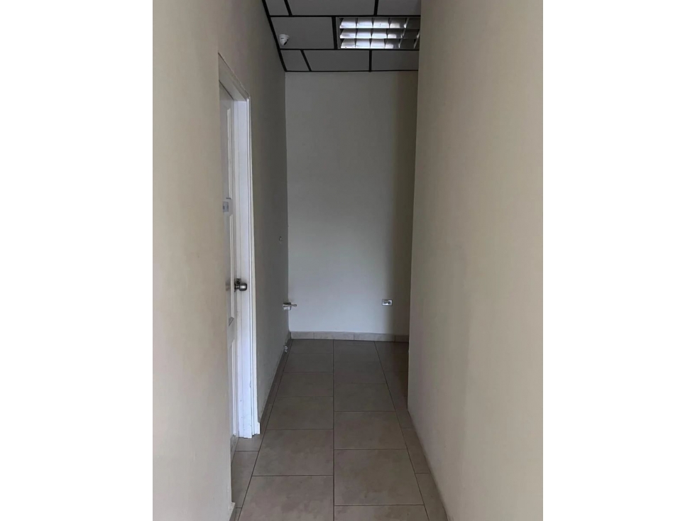 Local comercial con oficina Divididas. - 4