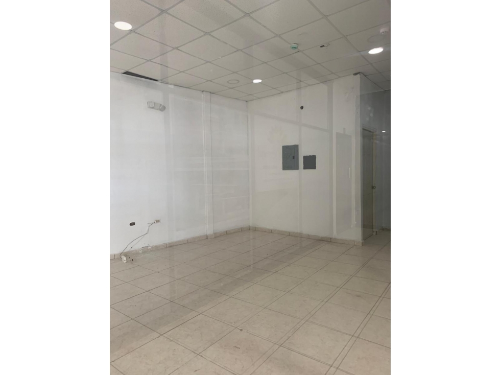 Alquiler de Oficinas en Plaza Comercial - 5
