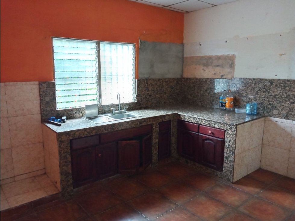 RESIDENCIA BIEN AMPLIA EN TERRENO DE 5 MIL METROS — foto 5