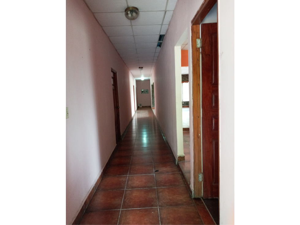 RESIDENCIA BIEN AMPLIA EN TERRENO DE 5 MIL METROS — foto 3