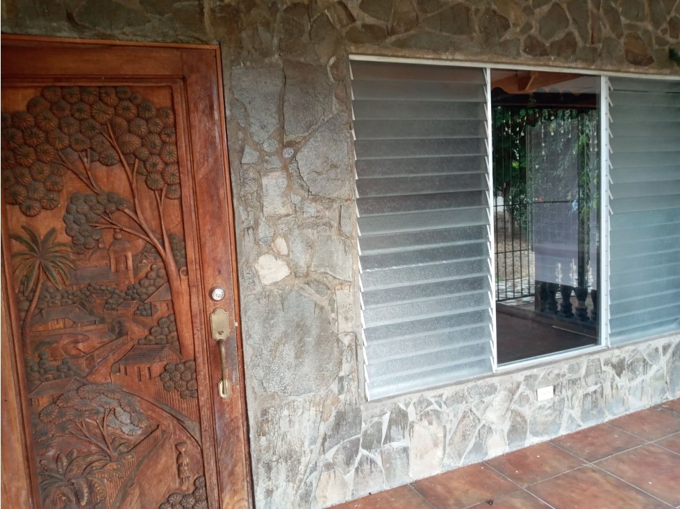 RESIDENCIA BIEN AMPLIA EN TERRENO DE 5 MIL METROS — foto 2