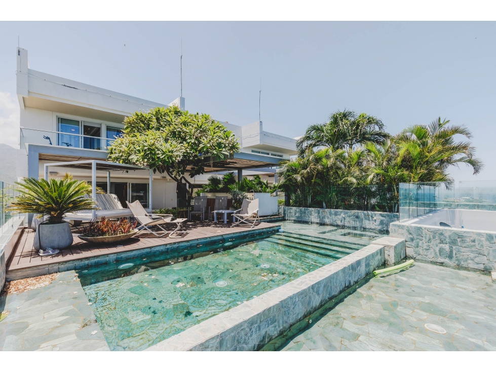 Penthouse en Makaira con piscina privada y vista al mar