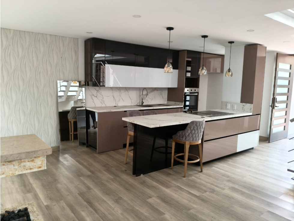 CASA CON JARDIN EN CONJUNTO CERRADO — foto 4
