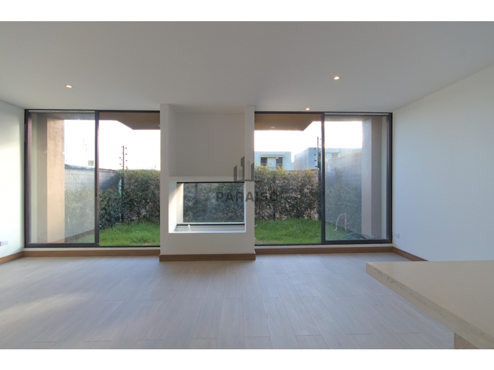 CASA CON JARDÍN EN CONJUNTO CERRADO — foto 3
