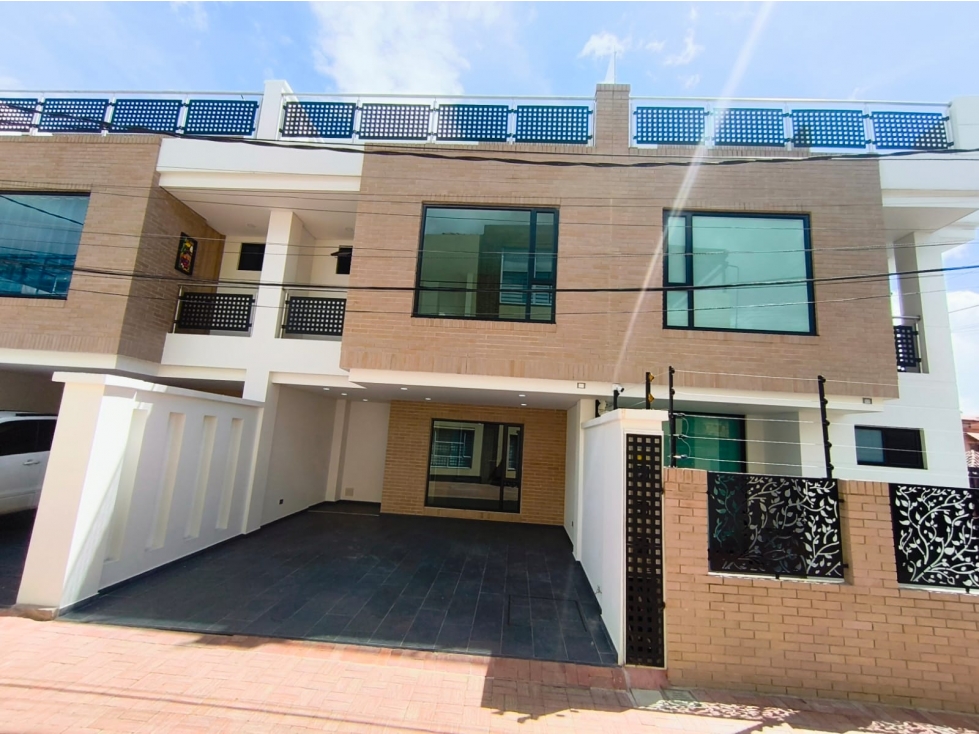 CASA URBANA EN CONJUNTO CERRADO — foto 2