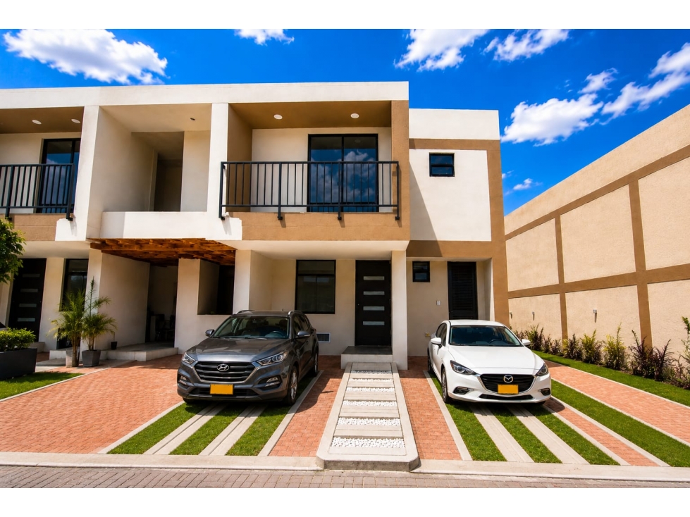 CASA CON JARDÍN EN CONJUNTO CERRADO
