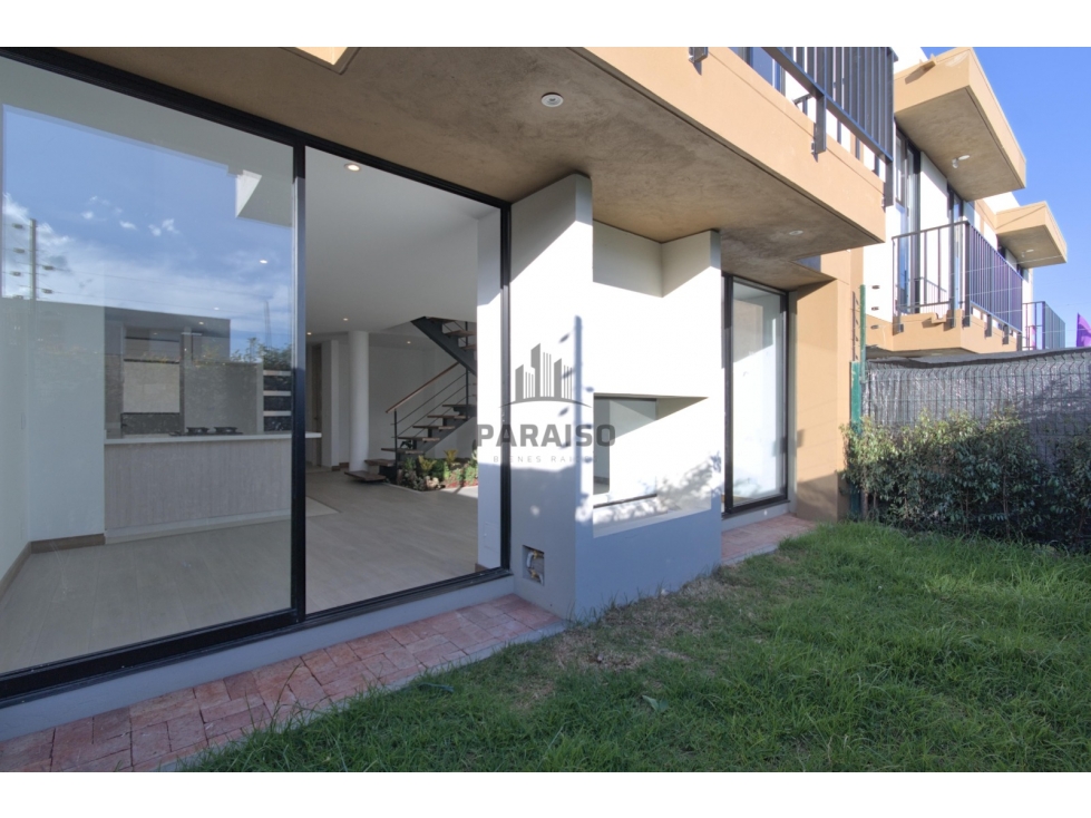 CASA CON JARDÍN EN CONJUNTO CERRADO — foto 2