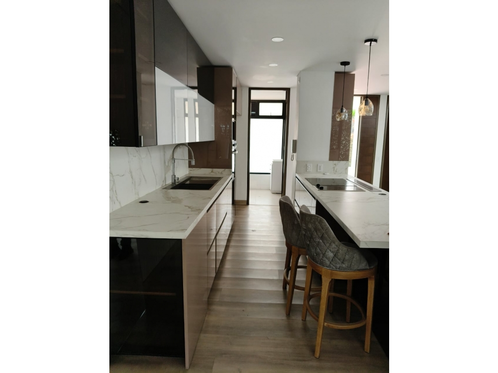 CASA CON JARDIN EN CONJUNTO CERRADO — foto 5