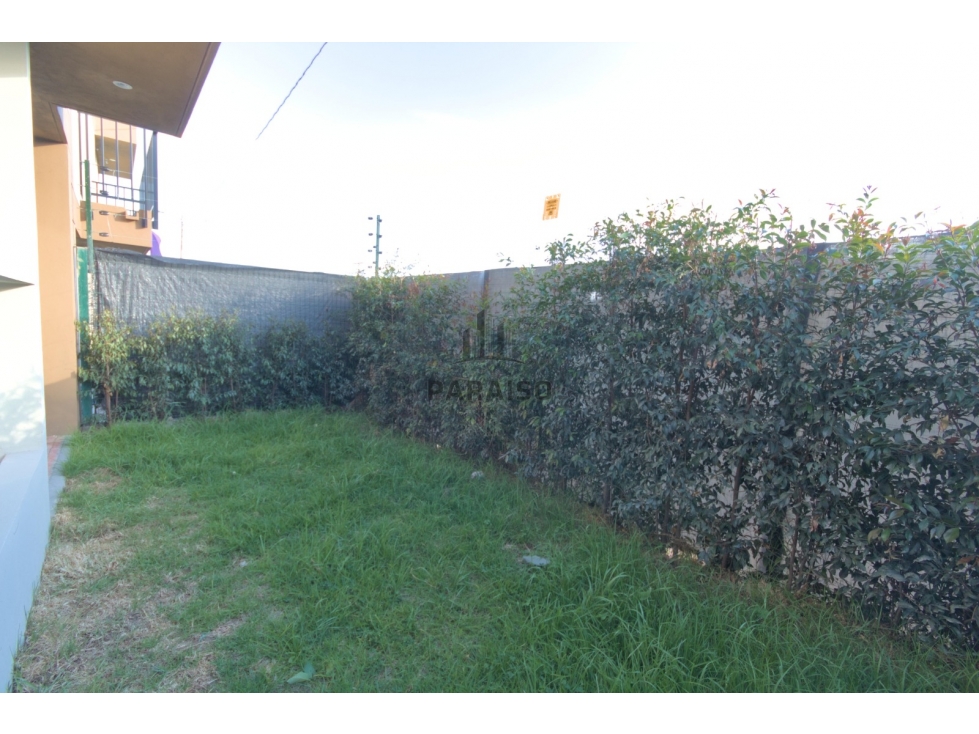 CASA CON JARDÍN EN CONJUNTO CERRADO — foto 4