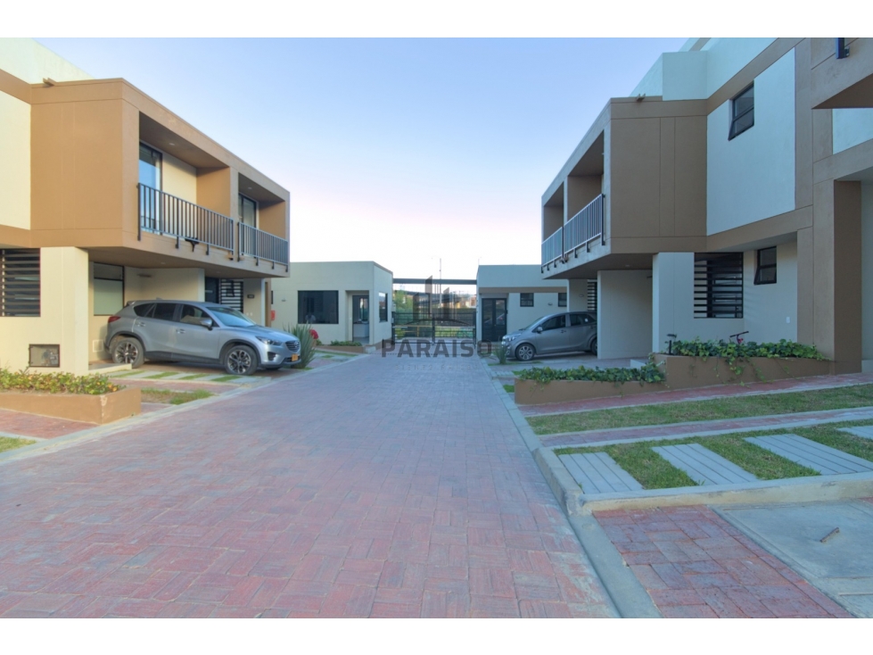 CASA CON JARDÍN EN CONJUNTO CERRADO — foto 5
