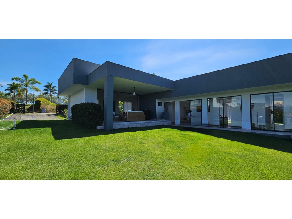 Casa campestre en venta. Entorno verde y tranquilo