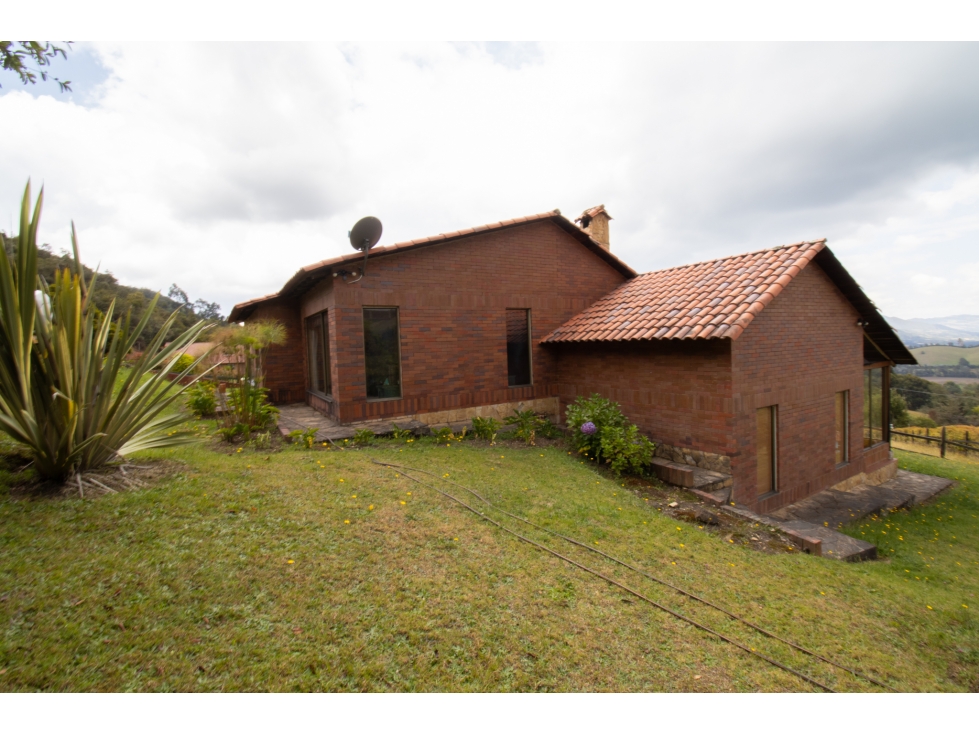 Finca con dos casas y pesebreras para venta en Guasca - 3