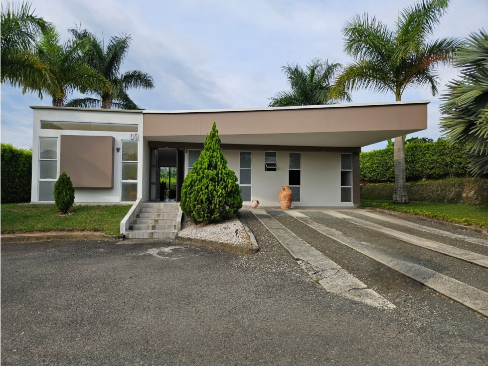 En venta casa campestre de un solo nivel, con jacuzzi. Unidad cerrada