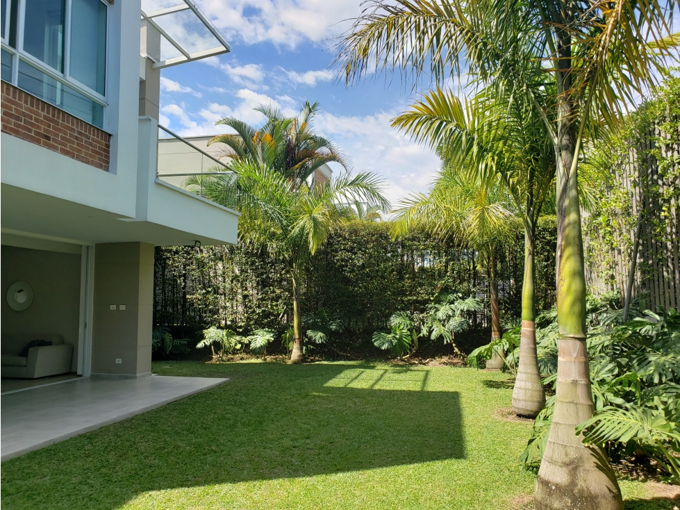 Casa campestre para venta en unidad cerrada en Cerritos