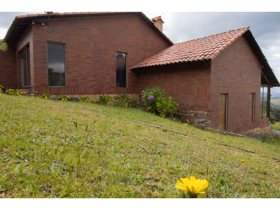 Finca con dos casas y pesebreras para venta en Guasca - 2