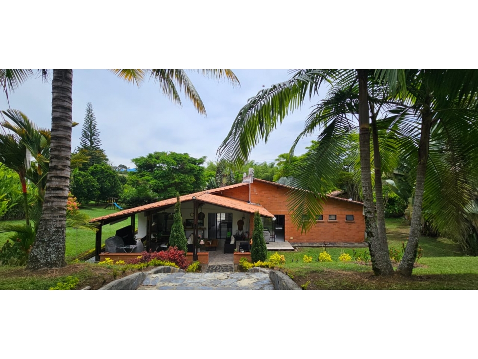 Casa campestre arquitectura tradicional, un nivel, unidad cerrada