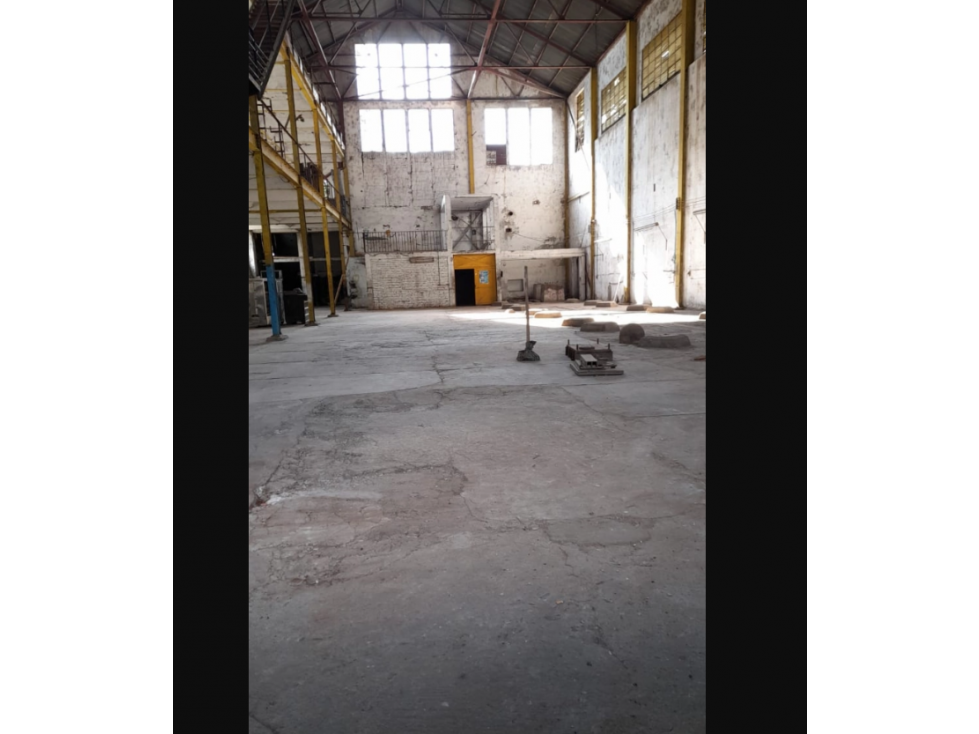 SE VENDE BODEGA VIA MONTENEGRO - 3