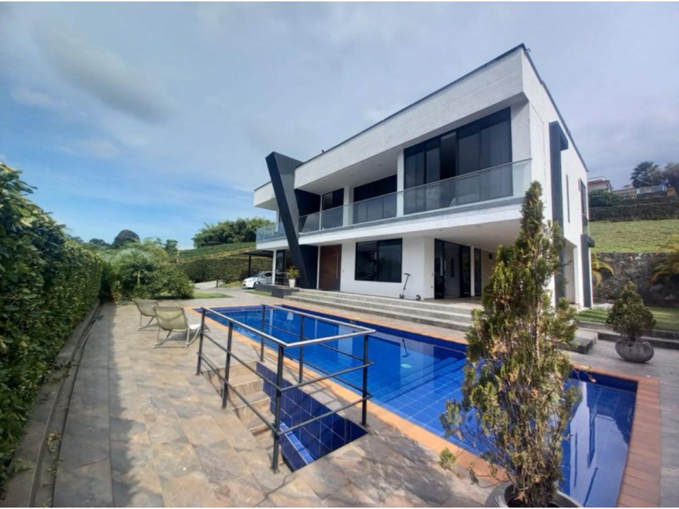 SE VENDE CASA CAMPESTRE VÍA EL CAIMO CEL. 320 7746921