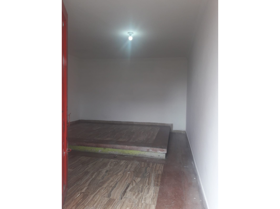 SE RENTA LOCAL COMERCIAL EN AV BOLIVAR CRA 14 — foto 2