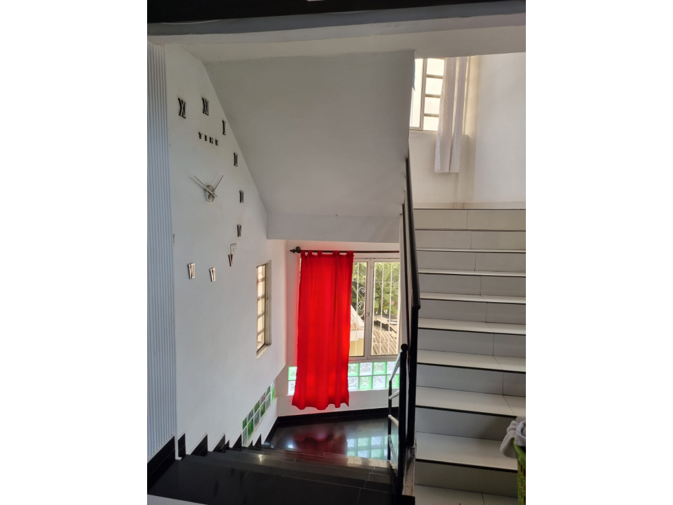SE VENDE CASA AMPLIA AL SUR DE ARMENIA QUINDIO, COLOMBIA