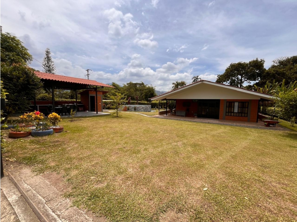 CHALET PARA LA VENTA EN CALARCA, QUINDIO, COLOMBIA. 3207746921