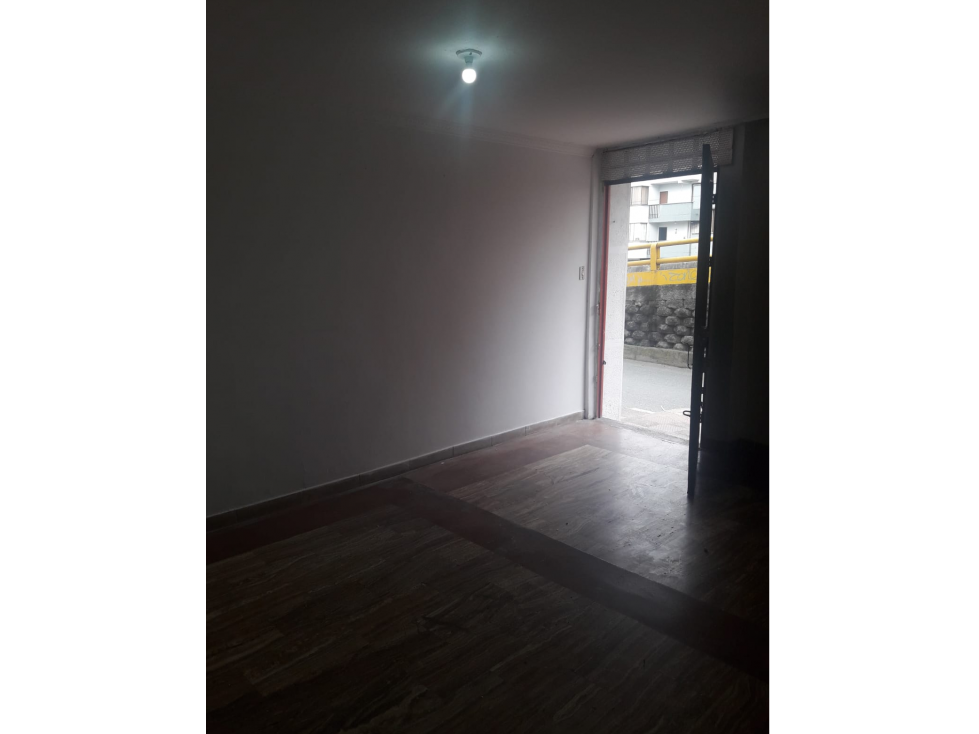 SE RENTA LOCAL COMERCIAL EN AV BOLIVAR CRA 14 — foto 3