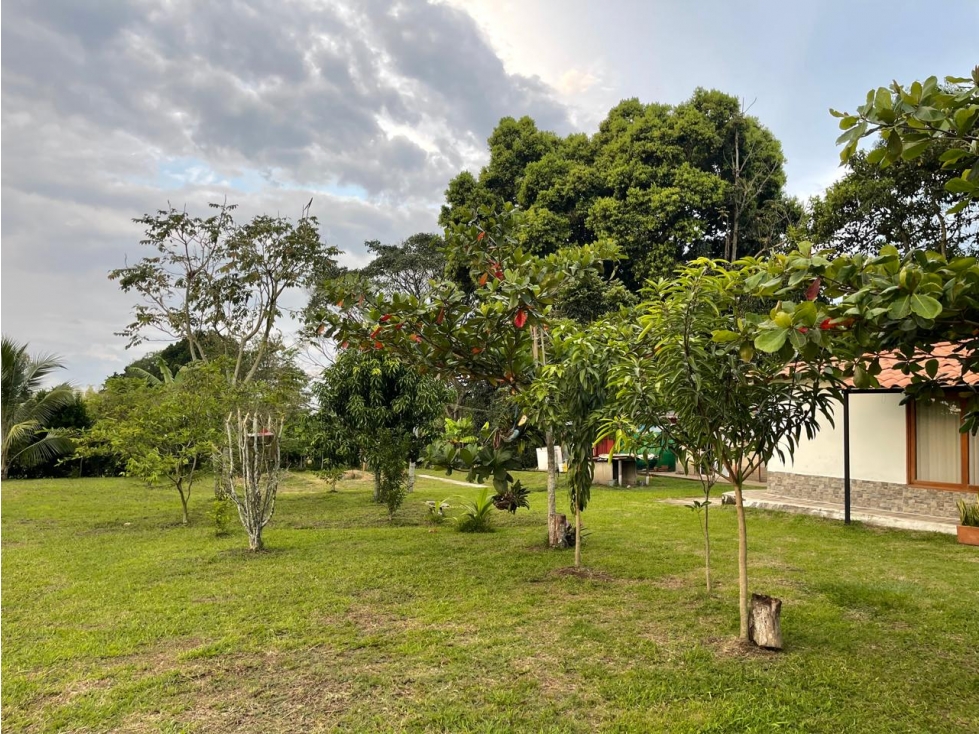 HERMOSA CASA CAMPESTRE EN PUEBLO TAPAO