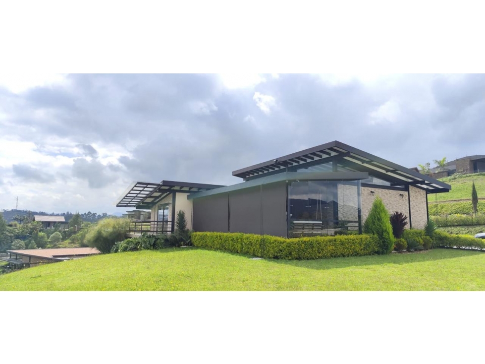Casa campestre en venta en El Retiro 234 m², 2 hab, lote 1.823 m²