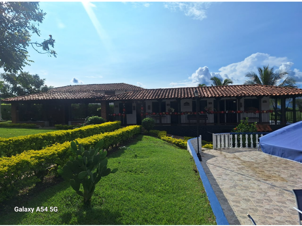 Venta Finca Hotel sector Montenegro via Quimbaya Quindio COD: 8316184 - 3