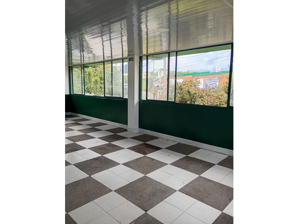 Venta Bodega Occidente vía a Montenegro Quindío (COL) COD: 9404955 - 3