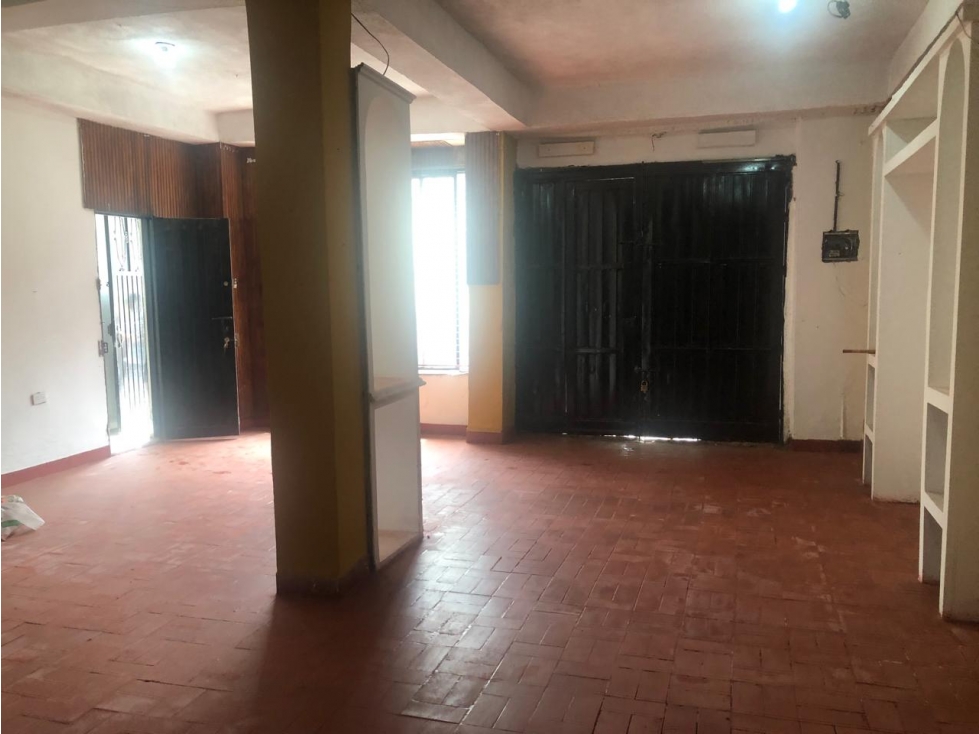 LUXA ARRIENDA BODEGA O LOCAL COMERCIAL BARRIIO EL EMPEDRADO (CENTRO) - 2