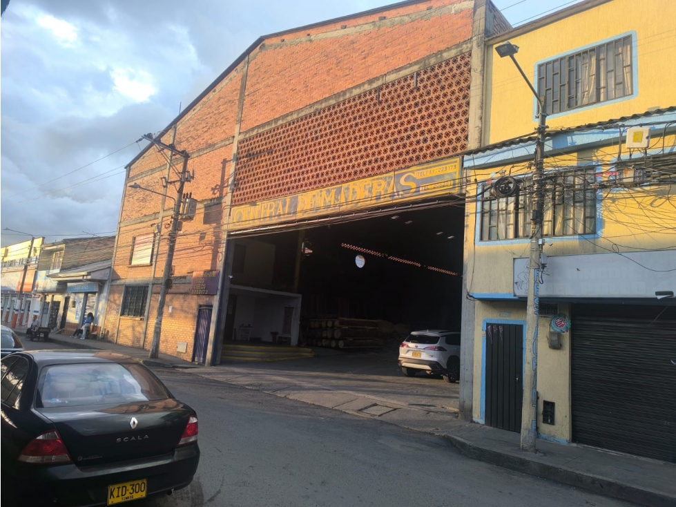 LUXA INMOBILIARIA ARRIENDA BODEGA COMERCIAL CALLE 13 .AMPLIA - 2
