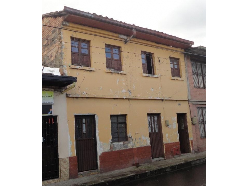LUXA VENDE CASA AMPLIA BARRIO CENTRO HISTORICO