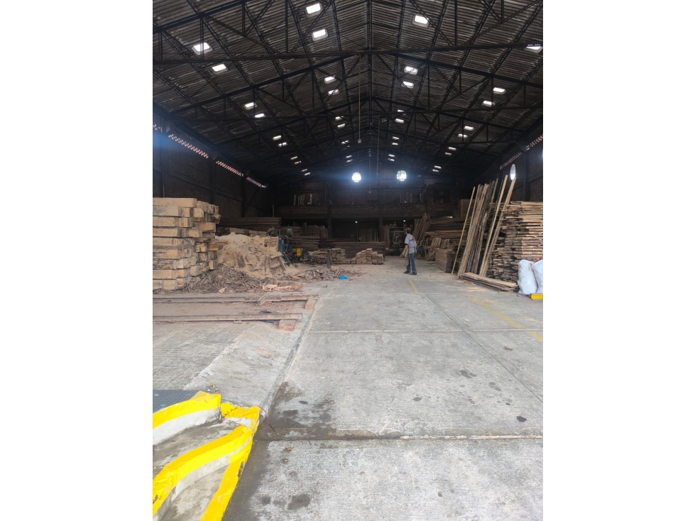 LUXA INMOBILIARIA ARRIENDA BODEGA COMERCIAL CALLE 13 .AMPLIA - 3