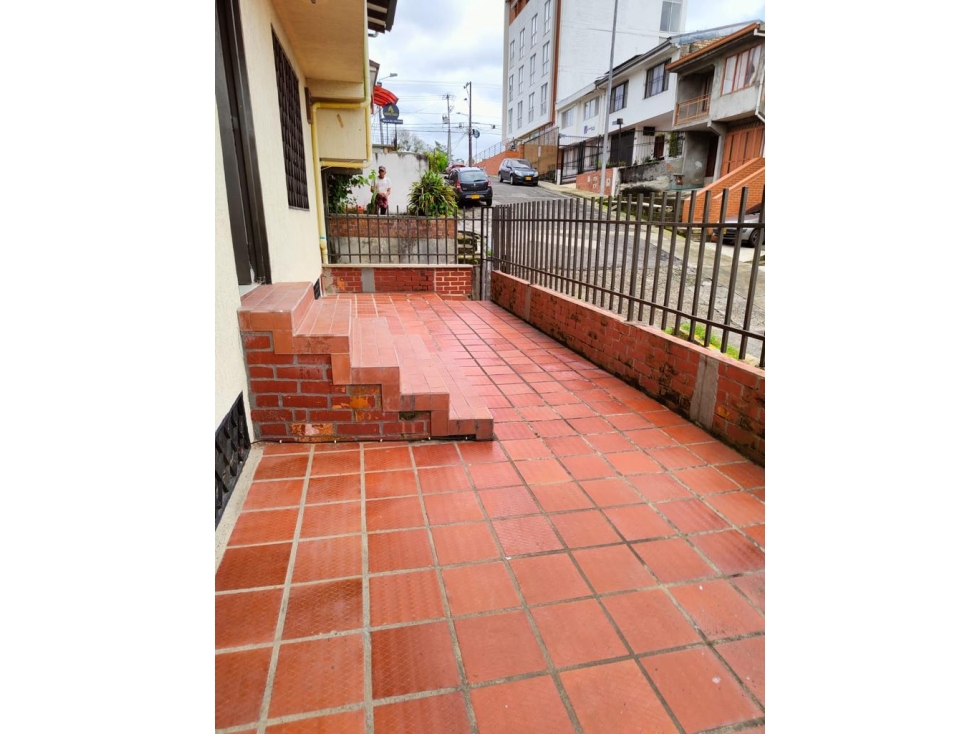 LUXA VENDE CASA CON APTO Y APARTAESTUDIO. BARRIO PRADOS DEL NORTE