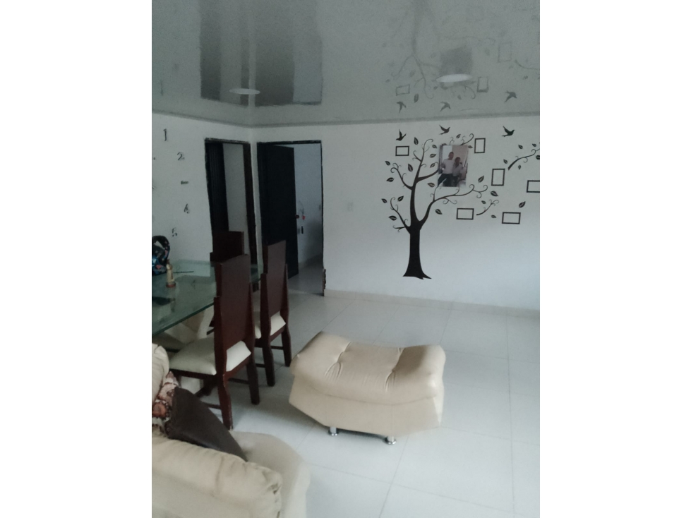 LUXA VENDE CASA DE 2 PISOS EN EL BARRIO SOLIDARIDAD — foto 2