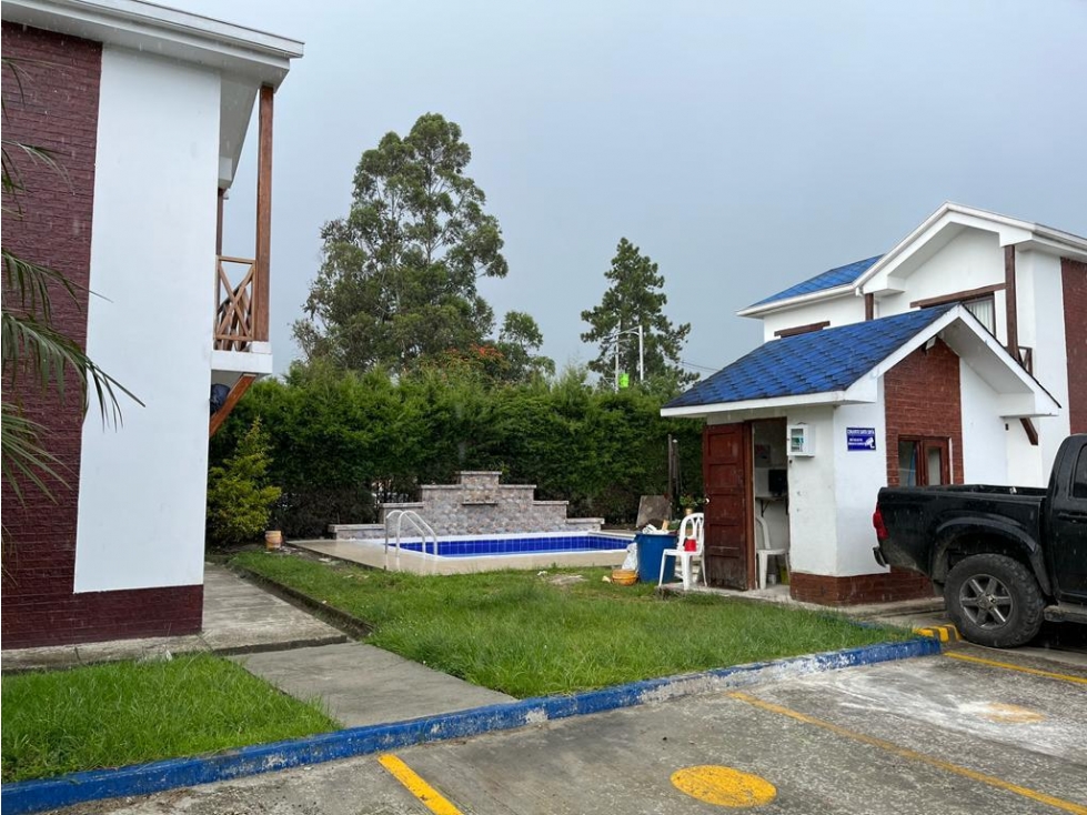 LUXA VENDE CASA DE 2 PISOS URBANIZACIÒN SANTA SOFIA -SECTOR NORTE