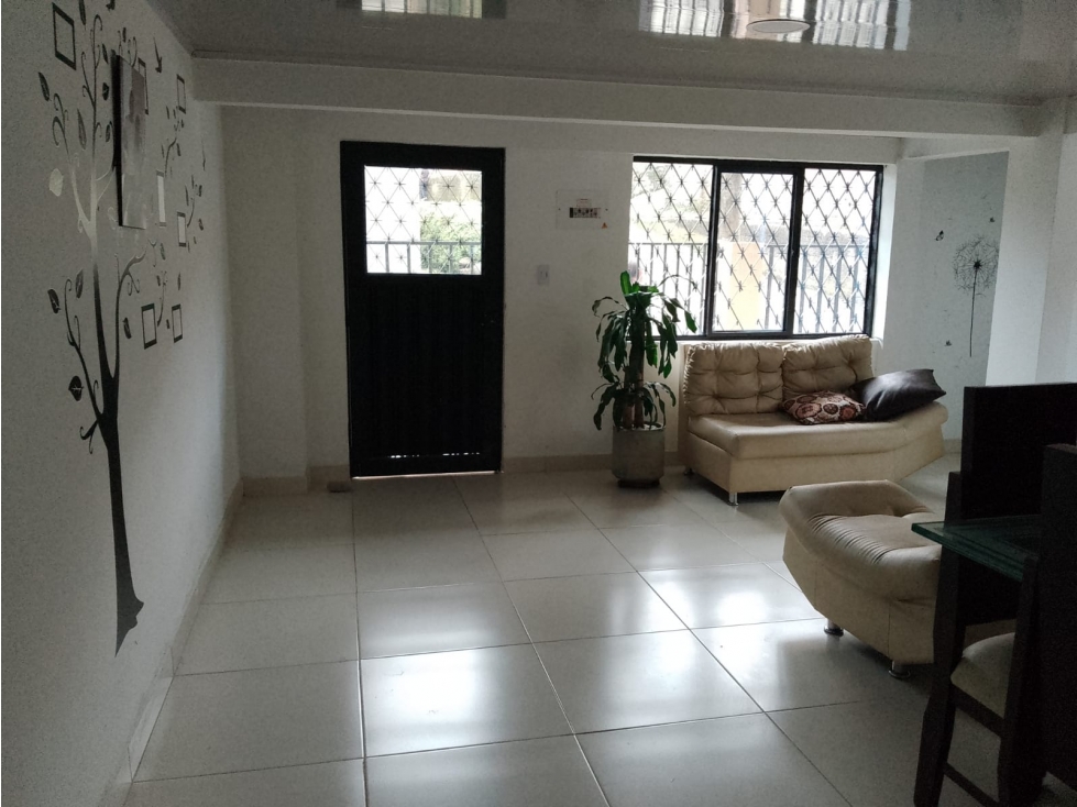 LUXA VENDE CASA DE 2 PISOS EN EL BARRIO SOLIDARIDAD