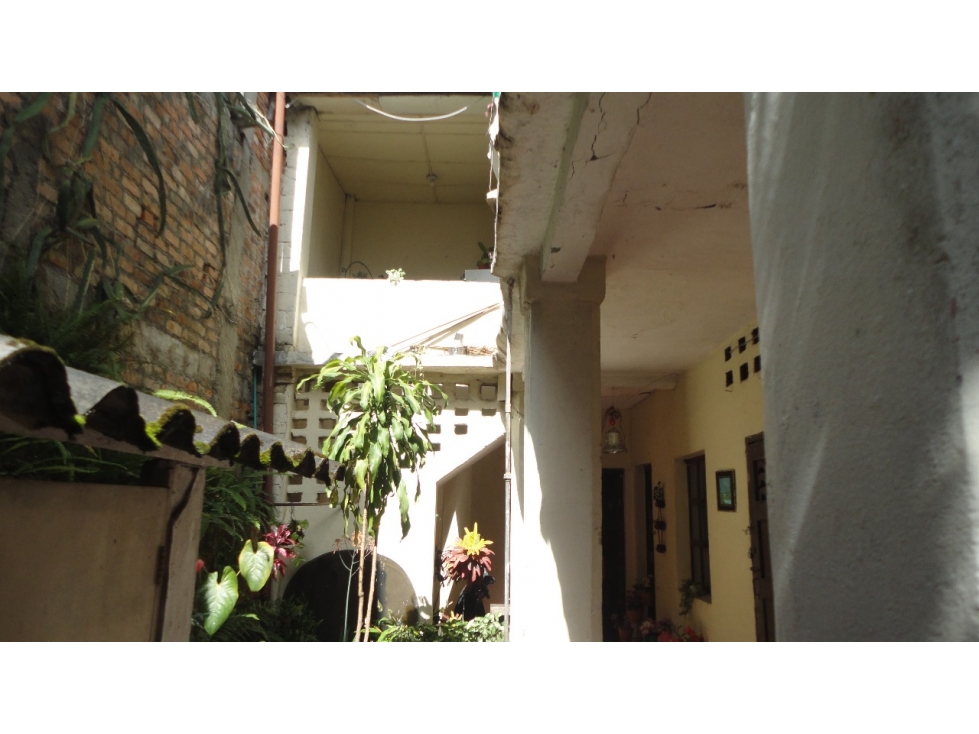 LUXA VENDE CASA AMPLIA BARRIO CENTRO HISTORICO — foto 2