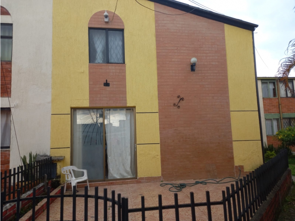LUXA VENDE CASA BARRIO AIDA LUCIA, REMODELADA.